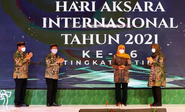 Gubernur Jawa Timur Khofifah Indar Parawansa hadir membuka acara puncak peringatan Hari Aksara Internasional Provinsi Jatim. (Foto: det)