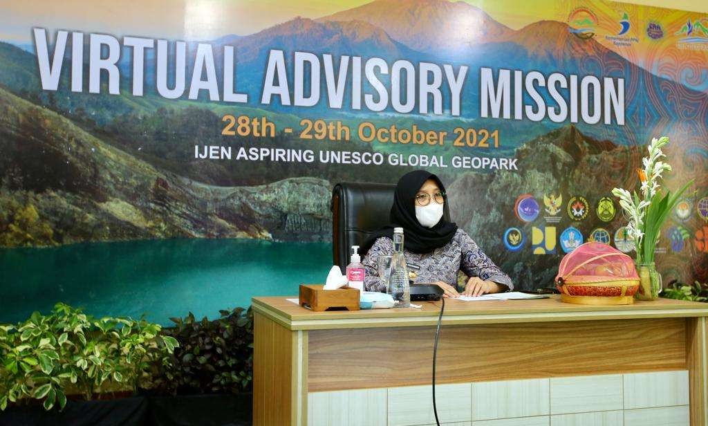 Bupati Banyuwangi Ipuk Fiestiandani melakukan virtual advisory mission dalam rangka mewujudkan geopark Ijen menjadi jaringan geopark dunia (foto:istimewa)