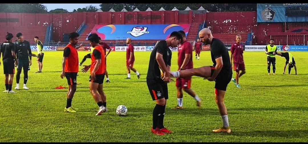 Persik Kediri kembali gelar latihan di Stadion Brawijaya. (Foto: Fendhy Plesmana/Ngopibareng.id)
