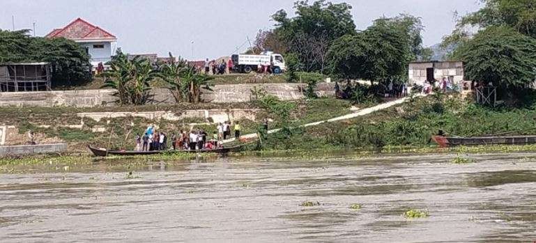 Kecelakaan perahu penyeberangan tradisional di Desa Semambung Kanor, Bojonegoro-Ngadirejo Rengel, Tuban. (Foto: Istimewa)