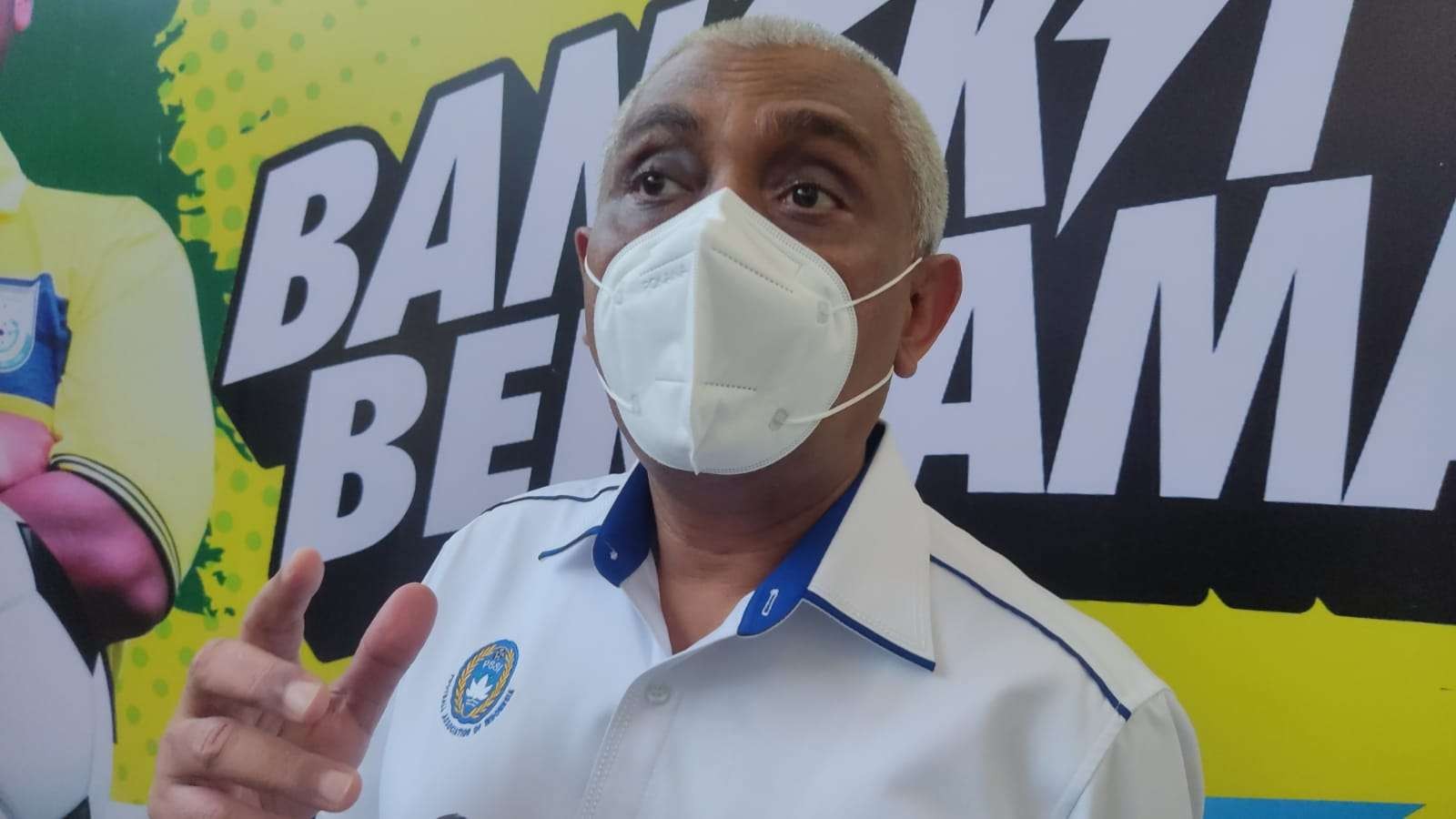 Ketua PSSI Jatim, Ahmad Riyadh UB usai membuka Liga 3 Jatim di Stadion Gelora Joko Samudro, Gresik, Rabu 3 November 2021. (Foto: Fariz Yarbo/Ngopibareng.id)
