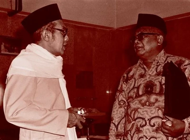 AR Fachruddin bersama Tokoh NU, KH Achmad Siddiq. (Foto: Istimewa)