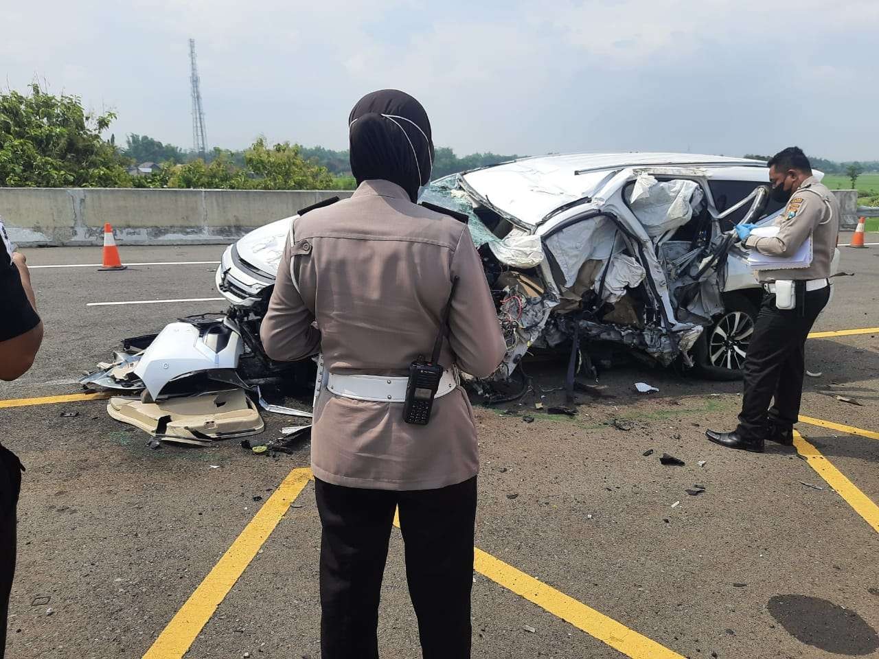 Mobil Vanessa yang mengalami kecelakaan di Tol Nganjuk. (Foto: Istimewa)