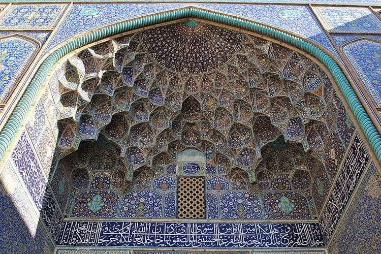 Ornamen yang indah di suatu masjid menunjukkan keindahan yang dikaruniai Allah ta'ala. (Ilustrasi)