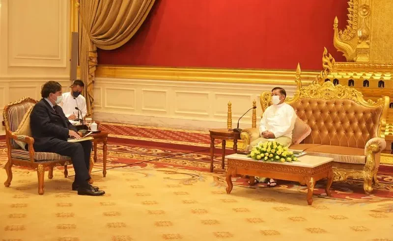 Pertemuan Junta Militer dengan ex dipolomat Amerika Serikat. (Foto: Bangkok Post)