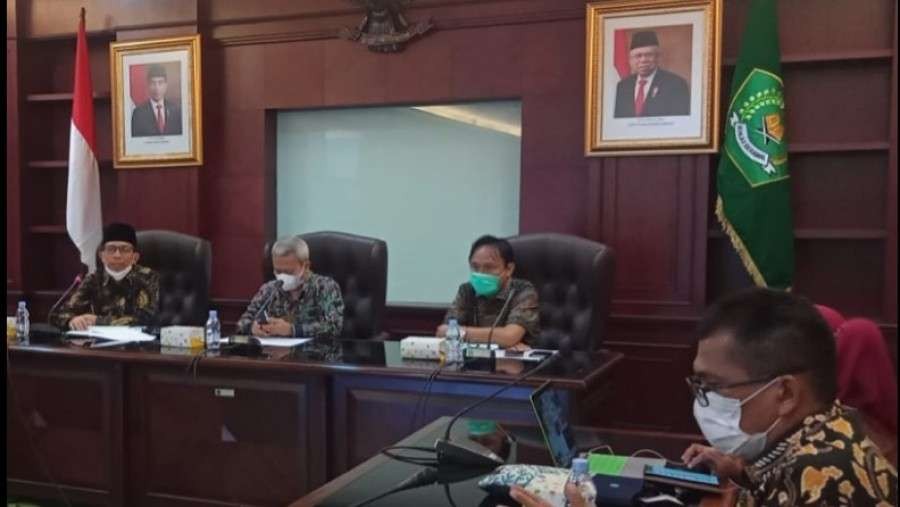Rapat bersama BPJPH, Ditjen Bimas Islam, dan Ditjen Pendis bahas sertifikasi halal UMK di Jakarta. (Foto: Kemenag)