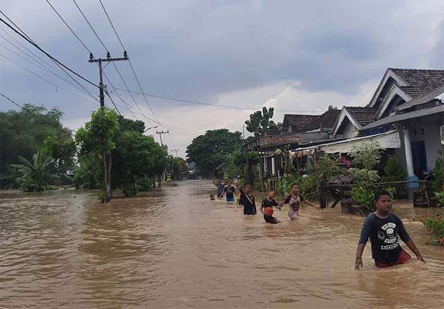Banjir di Gresik meluas hingga melanda 4 kecamatan. (Foto: Ant)