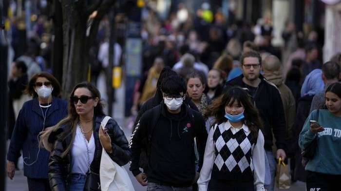 Aktivitas masyarakat di Eropa, di masa pandemi Covid-19. (Foto: AP)