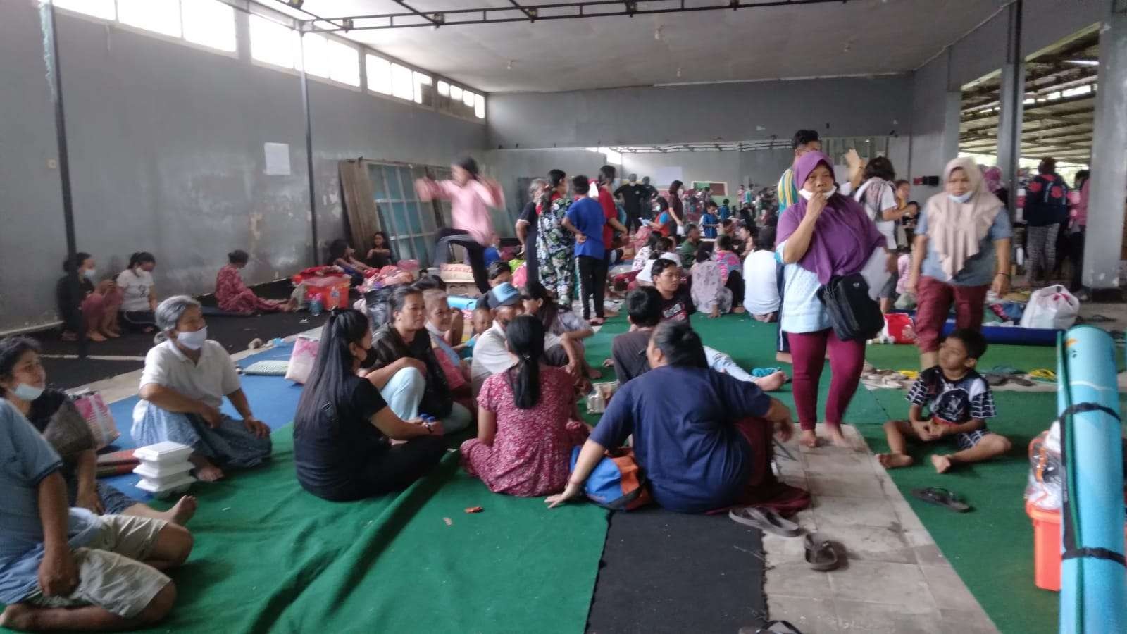 Sejumlah pengungsi di Posko Banjir Brawijaya Edupark Senaputra, Kota Malang (Foto: istimewa)