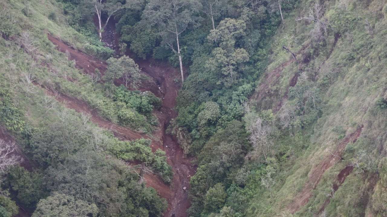 Titik longsor yang berada di wilayah hulu alur lembah sungai di Kota Batu, Jawa Timur, (6/11). (Komunikasi Kebencanaan BNPB/M. Arfari Dwiatmodjo)