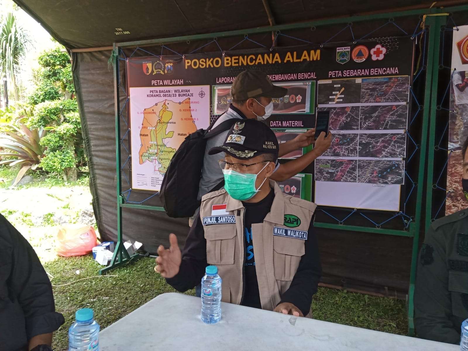 Ketua Tim Tanggap Darurat Banjir Bandang Kota Batu, Punjul Santoso saat ditemui di Posko BPBD Kota Batu (Foto: Lalu Theo/ngopibareng.id)