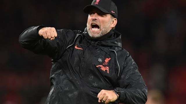 Pelatih Liverpool Jurgen Klopp tak berhenti berteriak dari pinggir lapangan, hari Minggu malam ketika tim yang diasuhnya kalah dari West Ham 2-3. (Foto:Liverpool.Com)