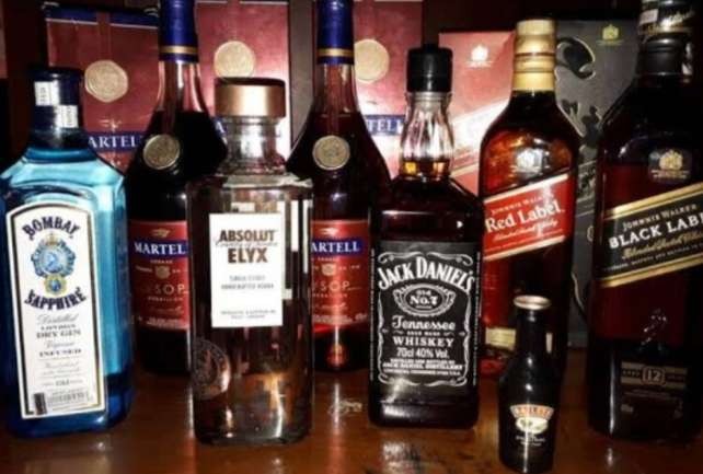 Ilustrasi beberapa jenis minuman beralkohol impor  ( foto: istimewa )