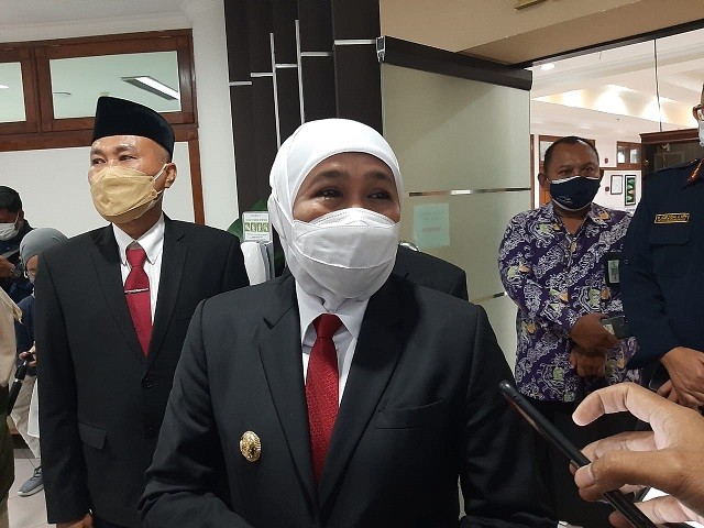 Gubernur Jatim, Khofi0fah Indar Parawansa saat ditemui di Fedung Rektorat Unair Surabaya, Selasa 9 November 2021. (Foto: Pita Sari/Ngopibareng.id)