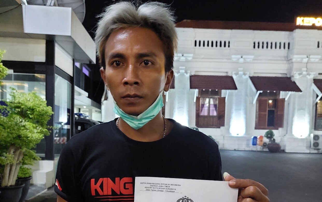 Korban penipuan dengan modus jadi calo di Samsat Tandes, melapor ke Polrestabes Surabaya. (Foto: Dok. Pribadi)