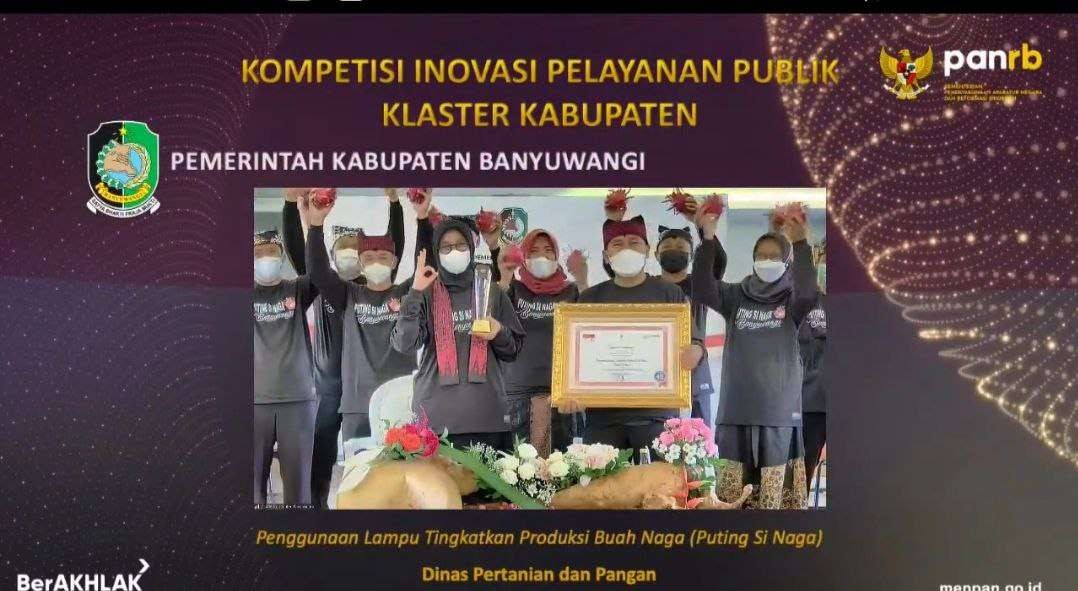 Tangkapan layar penyerahan penghargaan dari Kementerian PAN RB atas program Puting Si Naga (foto:istimewa)