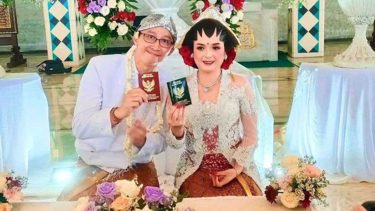 Pernikahan Abu Janda dengan Wynona Riesa digelar secara Islam dan menggunakan adat Jawa. (Foto: Instagram)