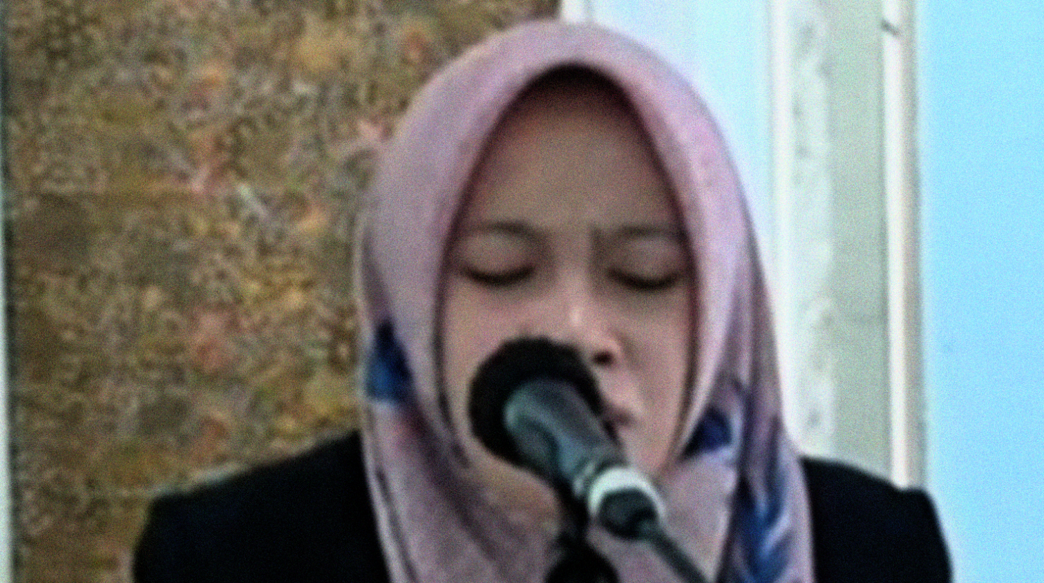 Kafilah asal Sidoarjo Alfina Rahma Mawaddah saat tampil dalam MTQ Jawa Timur 2021 di Pamekasan. (Foto: Istimewa)