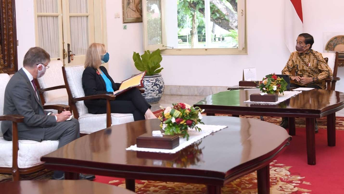 Presiden Joko Widodo menerima kunjungan Menteri Luar Negeri Inggris Elizabeth Truss (foto: Setpres)