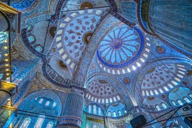 Ornamen indah dalam suatu masjid. (Ilustrasi)