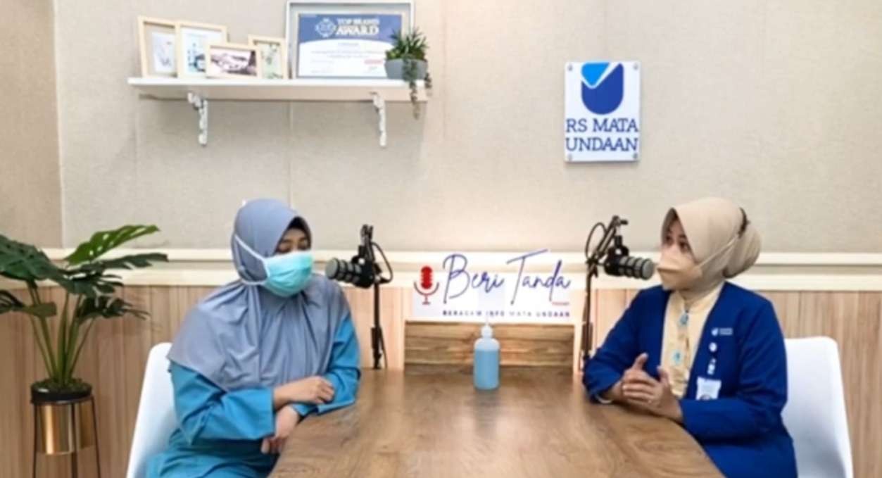 Dokter Yana dalam podcast Beri Tanda RS Mata Undaan Surabaya. (Foto: Tangkapan layar)