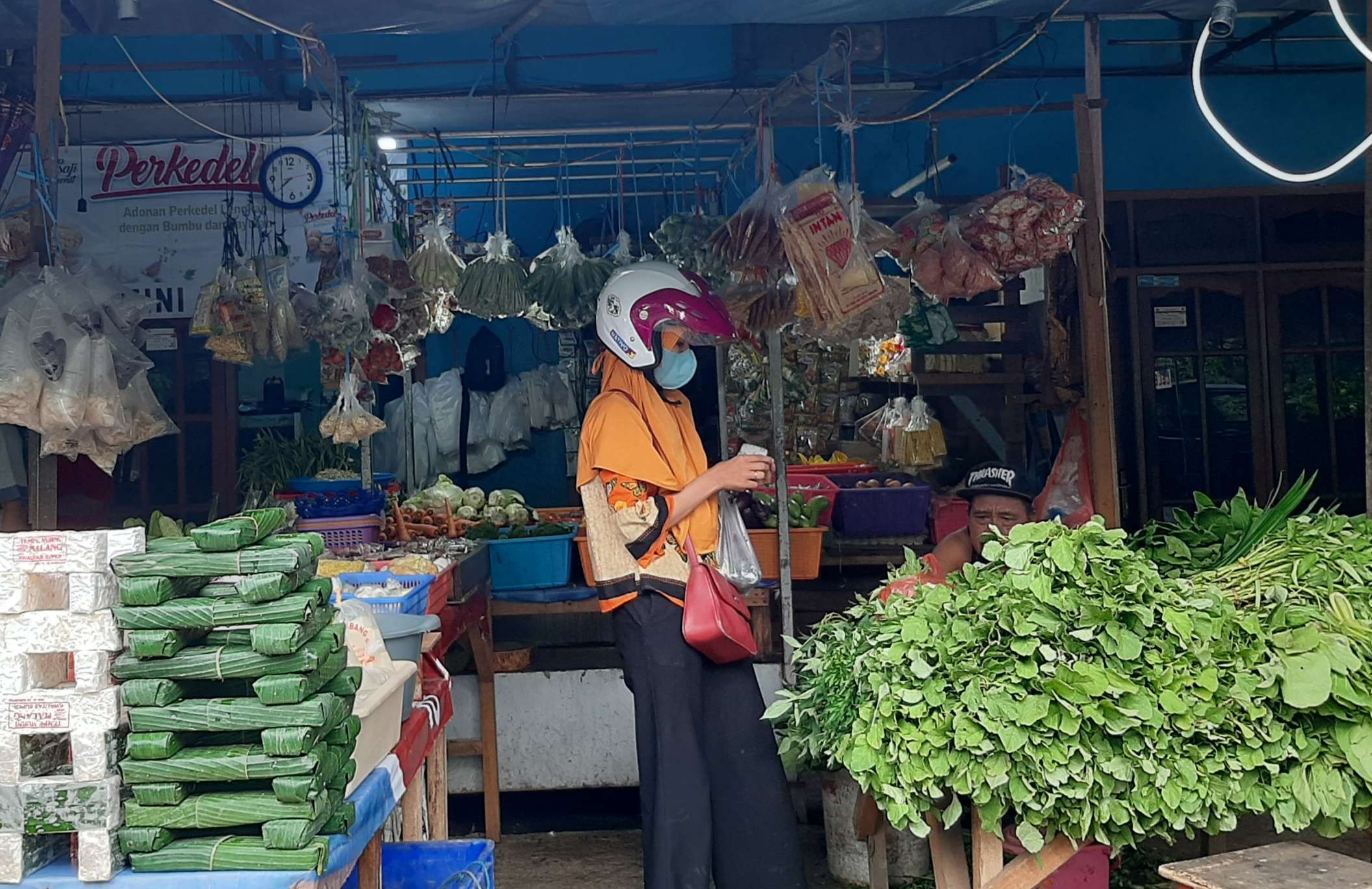 Suasana pedagang Pasar Gresikan Surabaya, Jumat 12 November 2021. (Foto: Pita Sari/Ngopibareng.id)