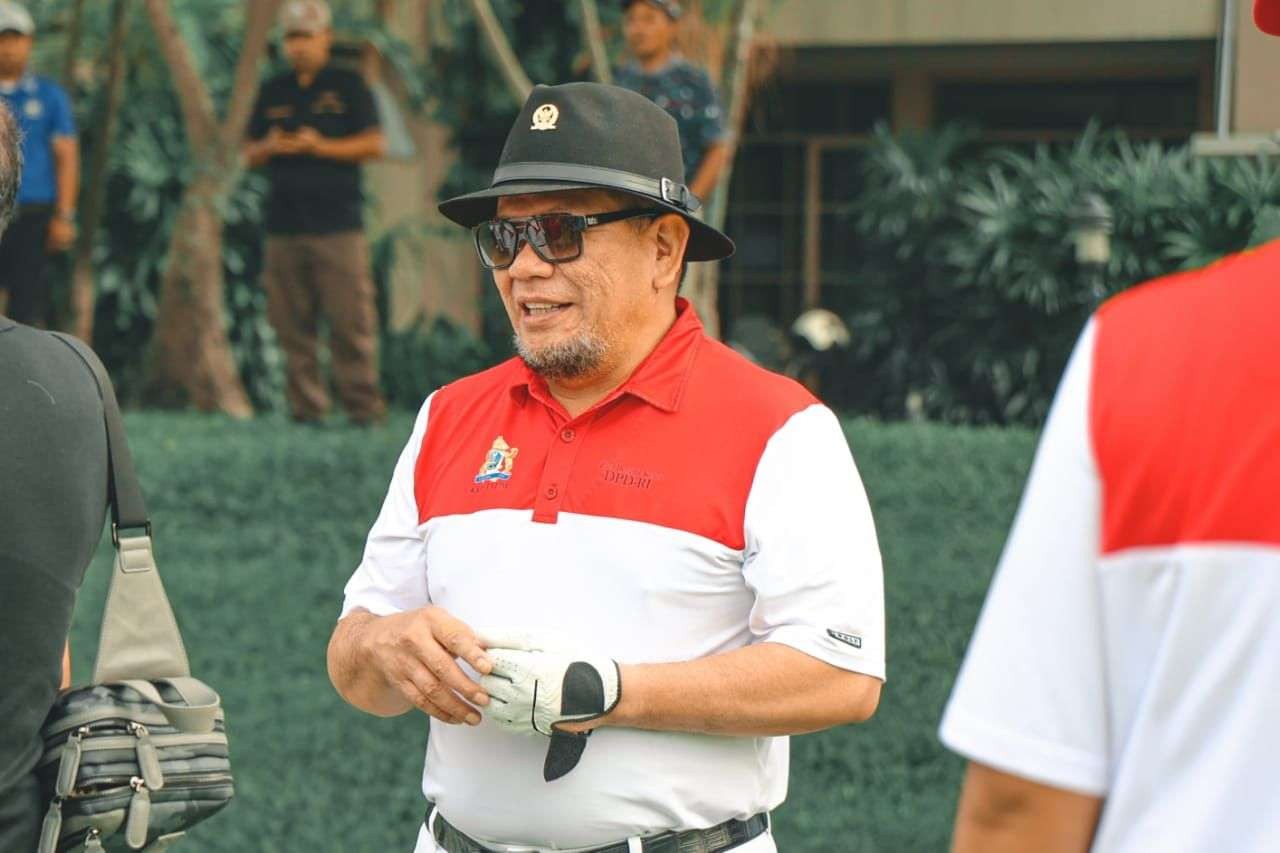 Ketua DPD RI LaNyalla Mahmud Mattalitti saat membuka turnamen golf Kadin Jatim. (Foto: Istimewa)