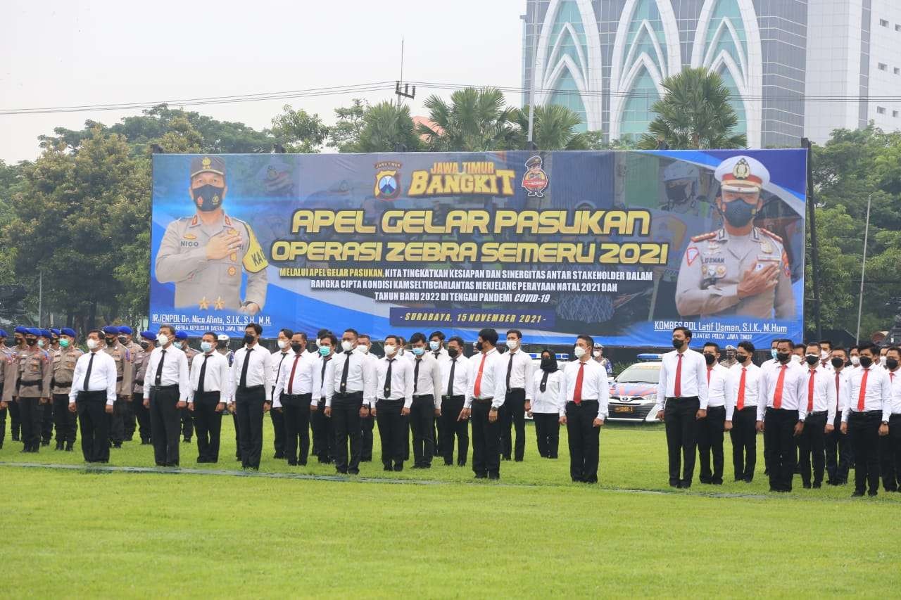 Apel gelar pasukan Operasi Zebra Semeru 2021 di Mapolda Jatim, Surabaya, Senin 15 November 2021. (Foto: Istimewa)