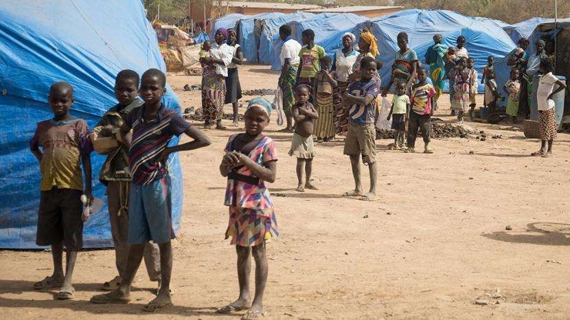 Warga di kamp pengungsian di Barsalogho di utara Burkina Faso. (Foto: AFP)