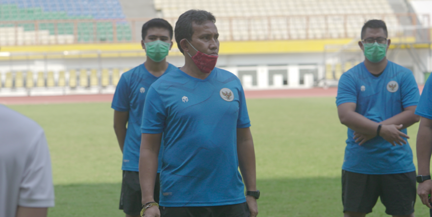 Bima Sakti hanya bantu Shin Tae-yong di Timnas Indonesia U-18. (Foto: pssi.org)