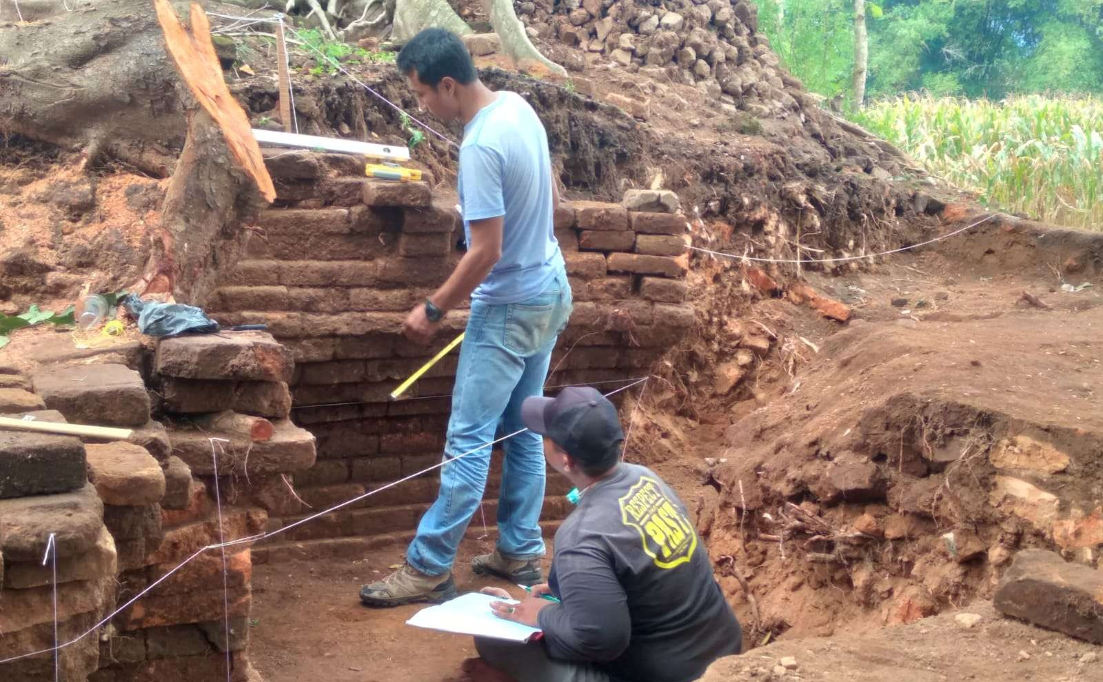 Ekskavasi situs Pandegong di Dusun Kwasen, Desa Menganto, Kecamatan Mojowarno. (Foto: Istimewa)