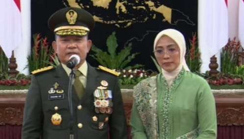 KSAD Jendral Dudung Abdurrachman beserta Istri. (Foto: Tangkapan Layar Zoom Meeting)