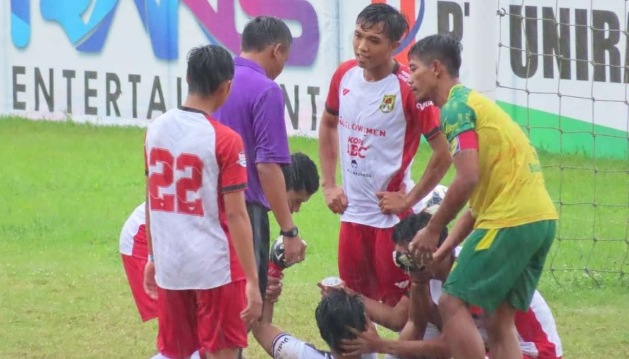 Blitar Putra versus Arema Indonesia dalam laga lanjutan Liga 3 PSSI Jatim Grup . (Foto: Choirul Anam/Ngopibareng.id)