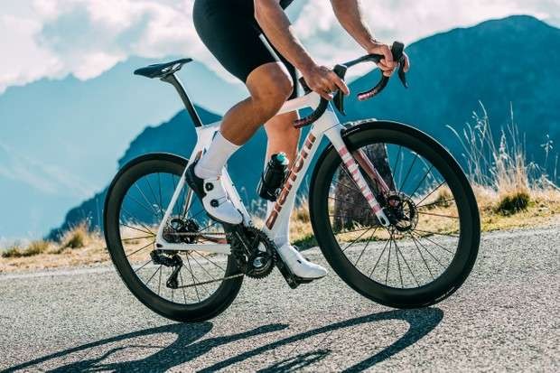 Bianchi Specialissima Giro105 dibuat untuk memperingati Giro d'Italia edisi 105 tahun 2022.
