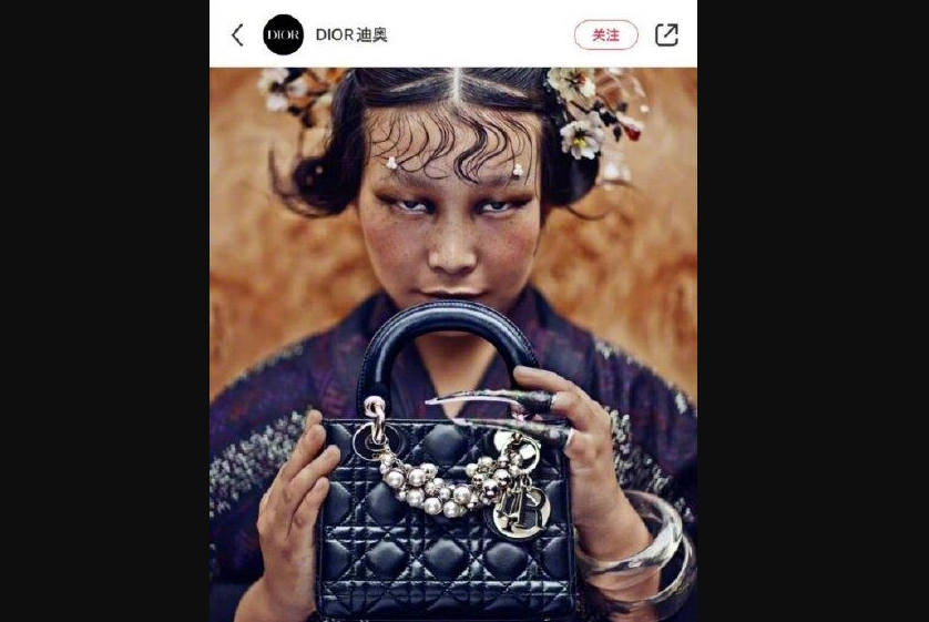 Salah satu foto Lady Dior saat pameran di Shanghai yang dikecam warga China. (Foto: Twitter Dior)