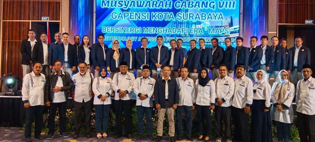 Ketua Gabungan Pelaksana Konstruksi Nasional Indonesia ( Gapensi) Surabaya, periode 2021-2016, Yoyon Sudiono, SE ST (tengah). (Foto: Istimewa)