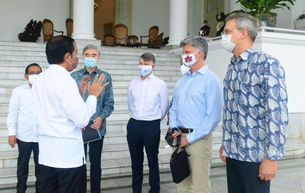 Presiden bersama beberapa Duta besar negara sahabat  sebelum meninggalkan Istana Bogor ( foto: isti
