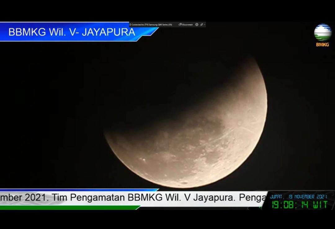 Fase puncak gerhana bulan sebagian sudah terekam di wilayah Jayapura. (Foto: BMKG)