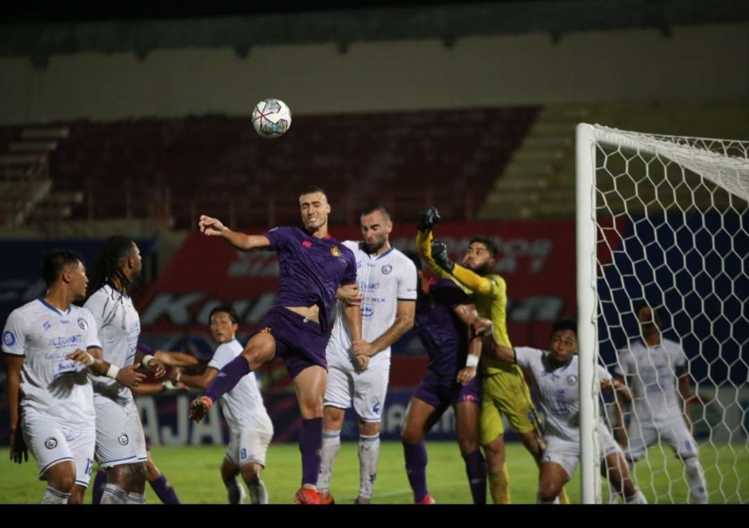 Laga Derby Jatim antara Persik Kediri versus Arema FC yang berakhir dengan skor 2-3. (Foto: Istimewa)