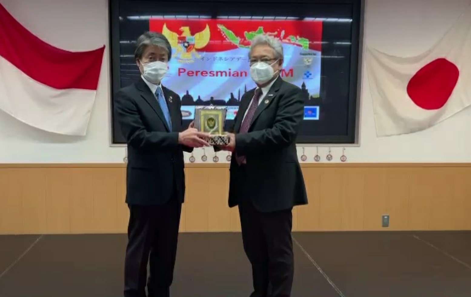 Dubes Heri meresmikan PKBM Sekolah Nusantara di Jepang. (Foto: Dok KBRI Tokyo)