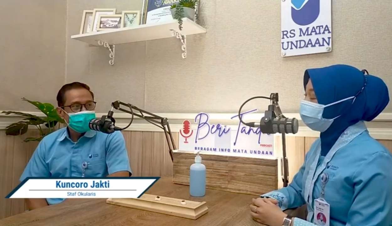 Staf okularis RS Mata Undaan, Kuncoro Djakti, dalam podcast Beri Tanda RS Mata Undaan. (Foto: Tangkapan layar)