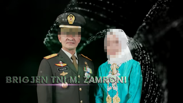 Brigjen TNI Muhammad Zamroni bersama istri. Saat ditelusuri di Wikipedia, tak ditemukan status keluarganya, termasuk nama sang istri. (Foto: Google)