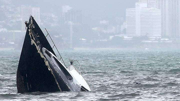 Kapal Prancis tenggelam. (Foto: Istimewa)