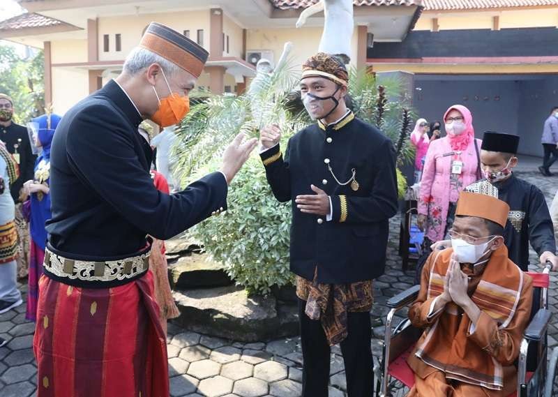 Gubernur Jawa Tengah, Ganjar Pranowo memperingati Hari Guru Nasional di SLB Negeri Semarang, Kamis 25 November 2021. (Foto: Istimewa)