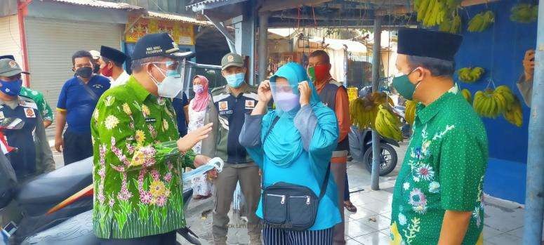 Wabup Pasuruan sidak protokol kesehatan di pasar tradisional. (Foto: Istimewa)
