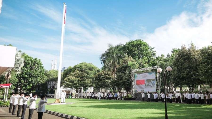 Upacara Hari Guru Nasional 2021 di Lapangan Kantor Kementerian Agama Jakarta. (Foto: Kemenag)