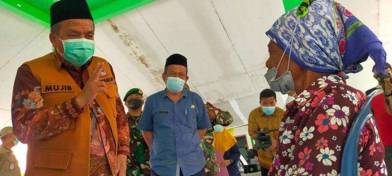 Wabup Pasuruan tinjau vaksinasi di Kecamatan Lekok. (Foto: Istimewa)