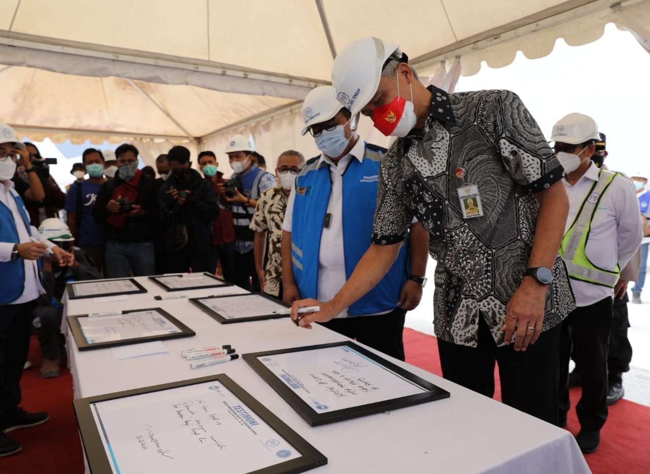 Gubernur Ganjar apresiasi percepatan pengerjaan proyek tol Semarang-Demak pada 2022. (Foto: Dok Jateng)
