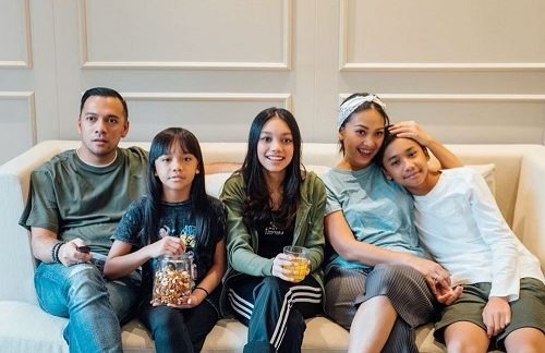 Keluarga Nola B3 menyambut kehadiran anggota keluarga baru, yakni anak keempat Nola dan Baldy. (Foto: Instagram)