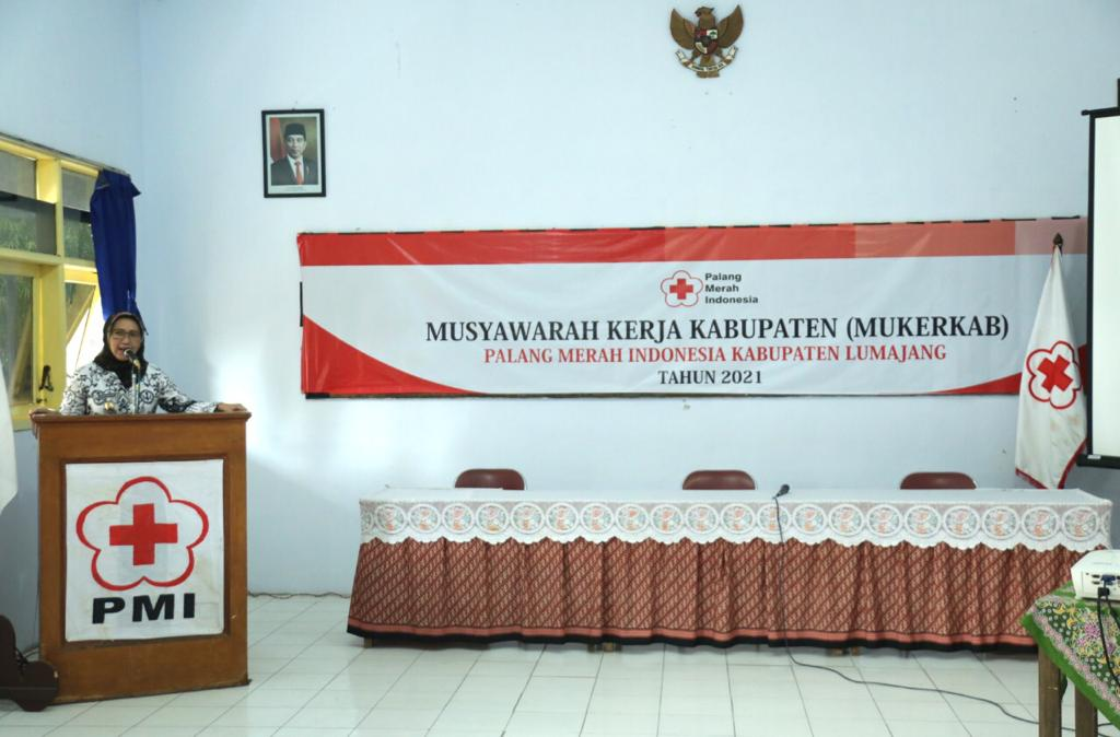 Wabup Lumajang Indah Amperawati dalam acara PMI Lumajang. (Foto: Kominfo Lumajang)